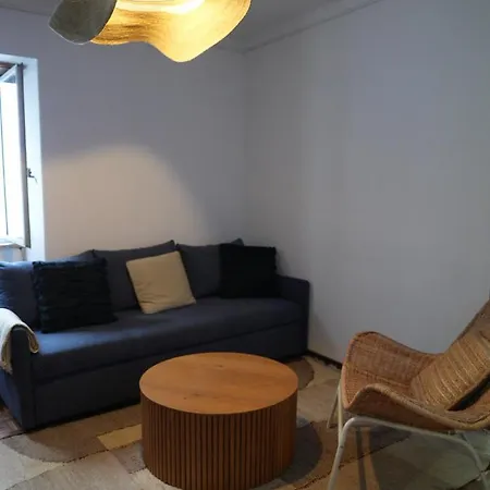 Alfama Duplex Near Fado Museum شقة
