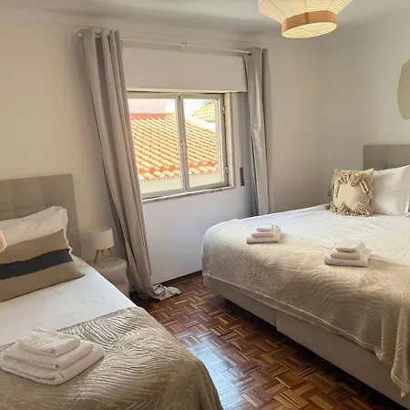 Alfama Duplex Near Fado Museum *